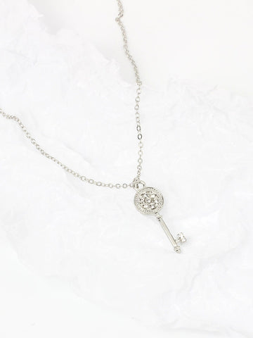 Accessorize with temperament Key pendant necklace