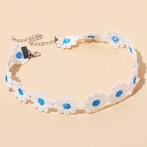 Small Daisy small lace flower necklace