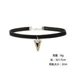 Stereogeometric triangle short necklace for women