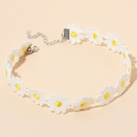 Small Daisy small lace flower necklace