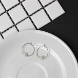 Simple circle pearl earrings